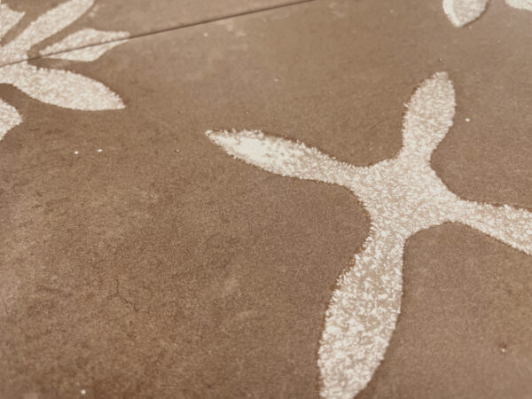 Pangea Clay Flower LT 22,3x22,3 - Imagen 3